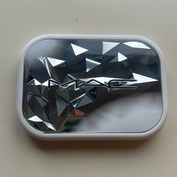 MAC Eyeshadow Pallete Squall Goals - Picture 3 of 5